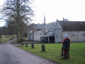 Ferme-château au pied de l'abbaye de Maredsous
